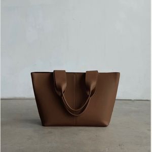 Freja NYC Lafayette Tote in Pecan